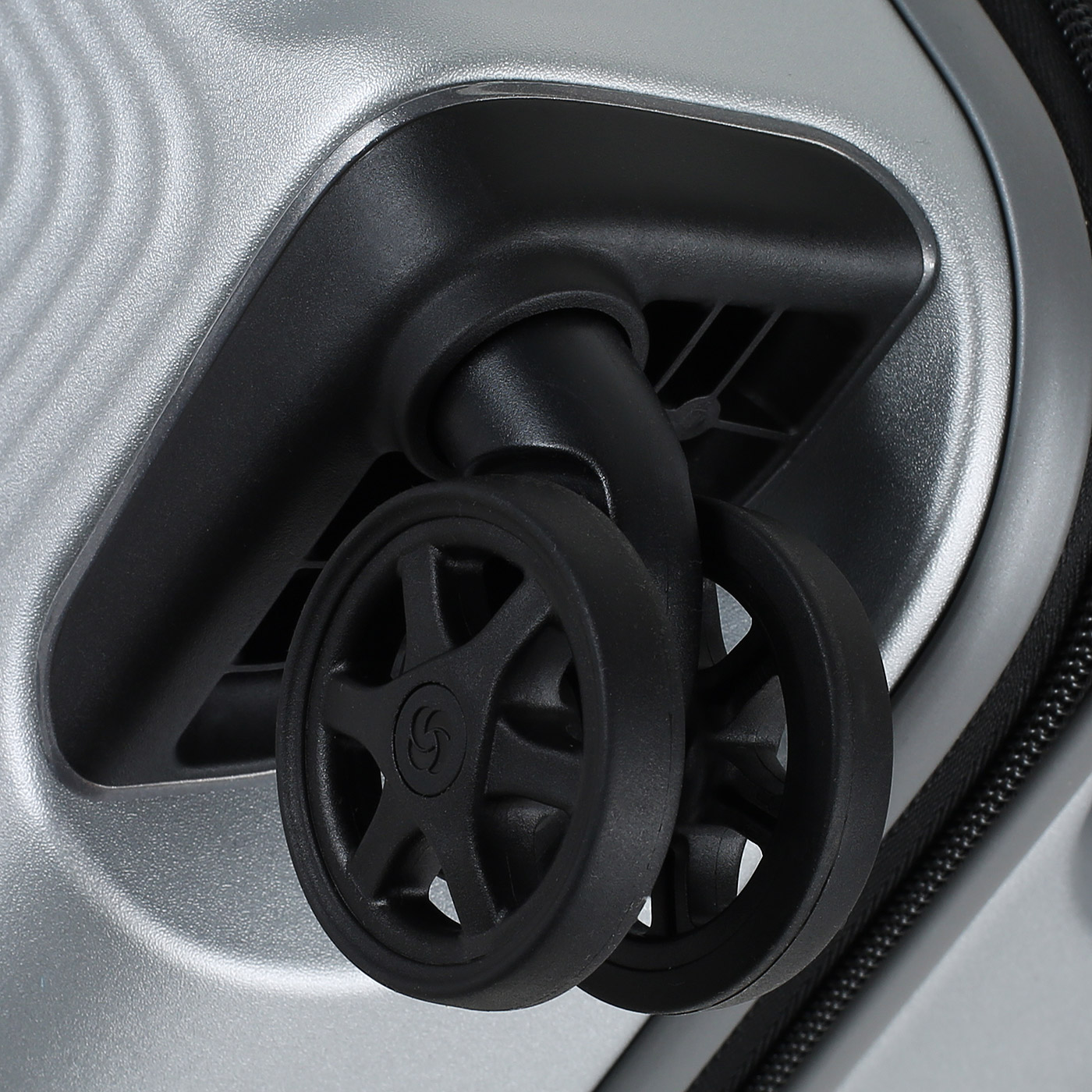 Чемодан маленький S из поликарбоната Samsonite Nuon