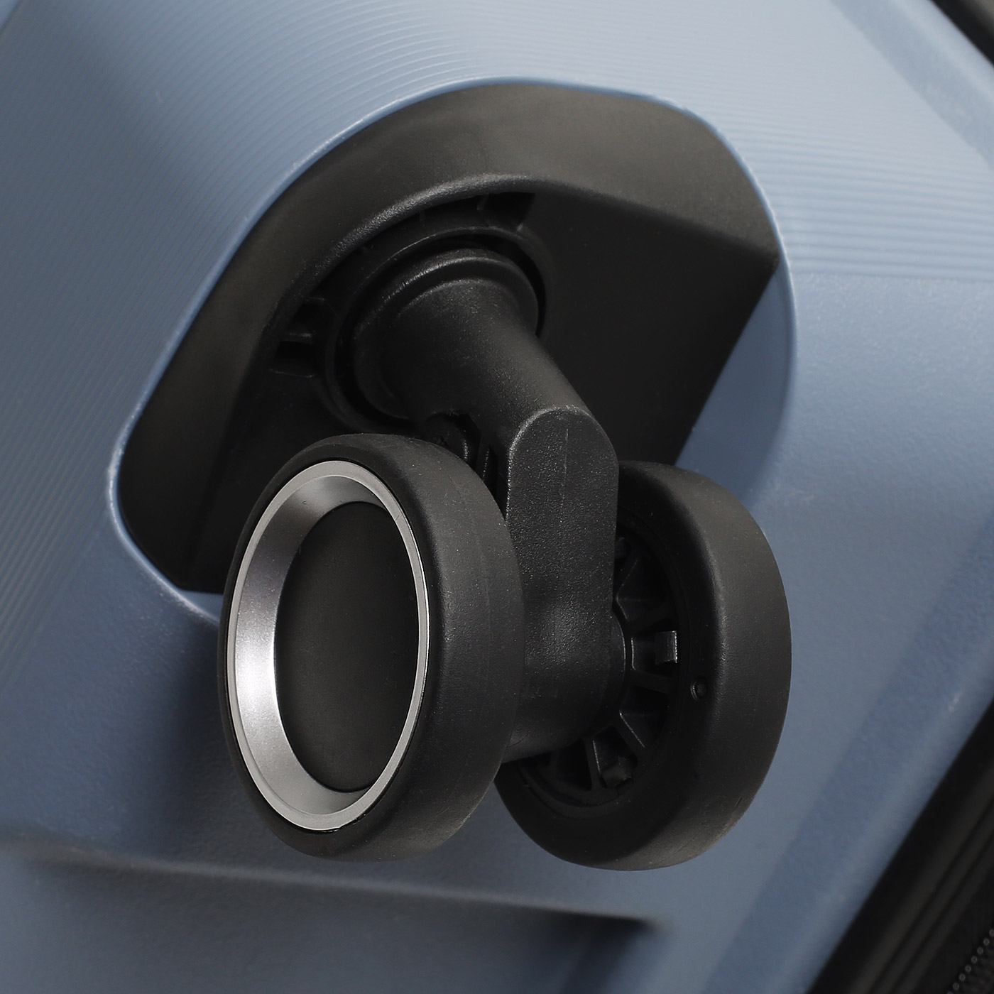 Чемодан большой L из полипропилена Sun Voyage Elite