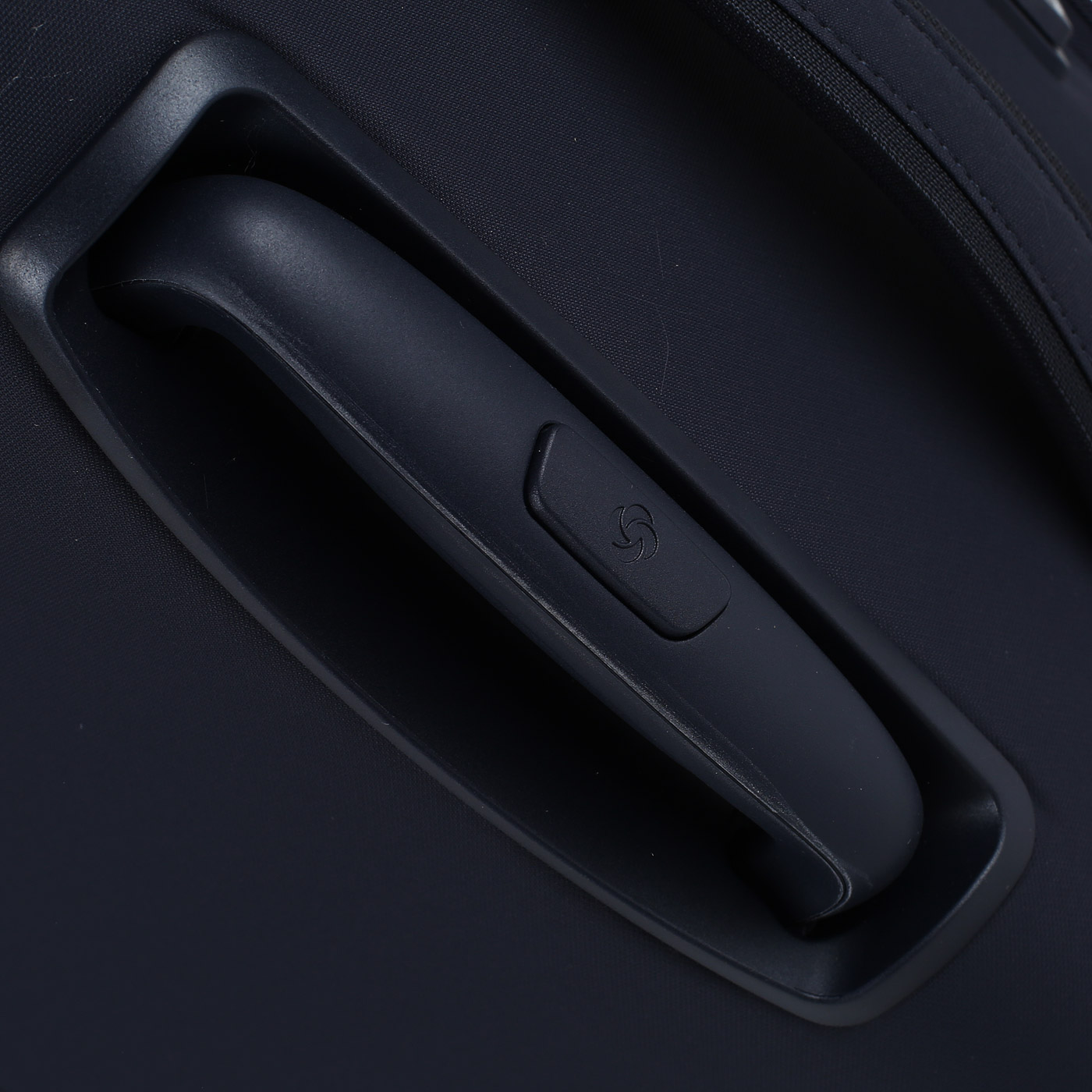 Чемодан средний M тканевый с кодовым замком Samsonite Airea