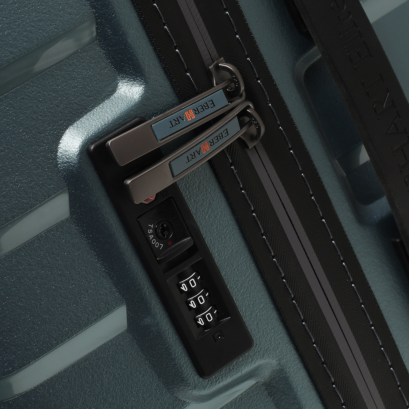 Чемодан большой L из полипропилена Eberhart Chronos